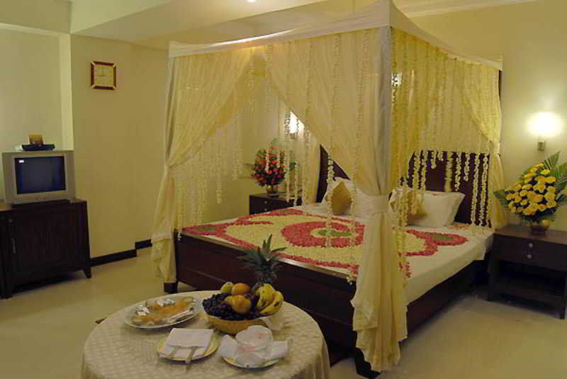 Breeze Hotel Chennai Esterno foto
