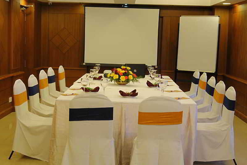 Breeze Hotel Chennai Esterno foto