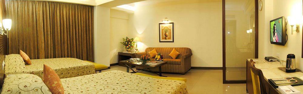 Breeze Hotel Chennai Esterno foto